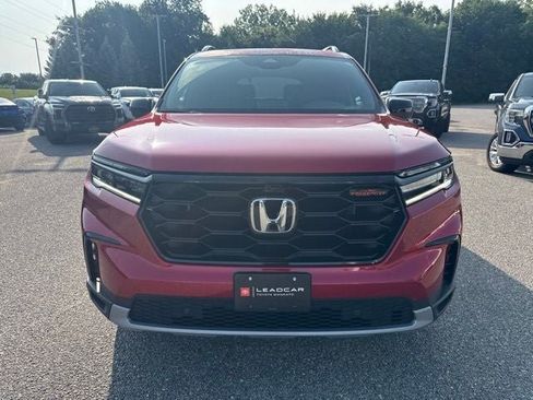 Used 2024 Honda Pilot TrailSport image 4