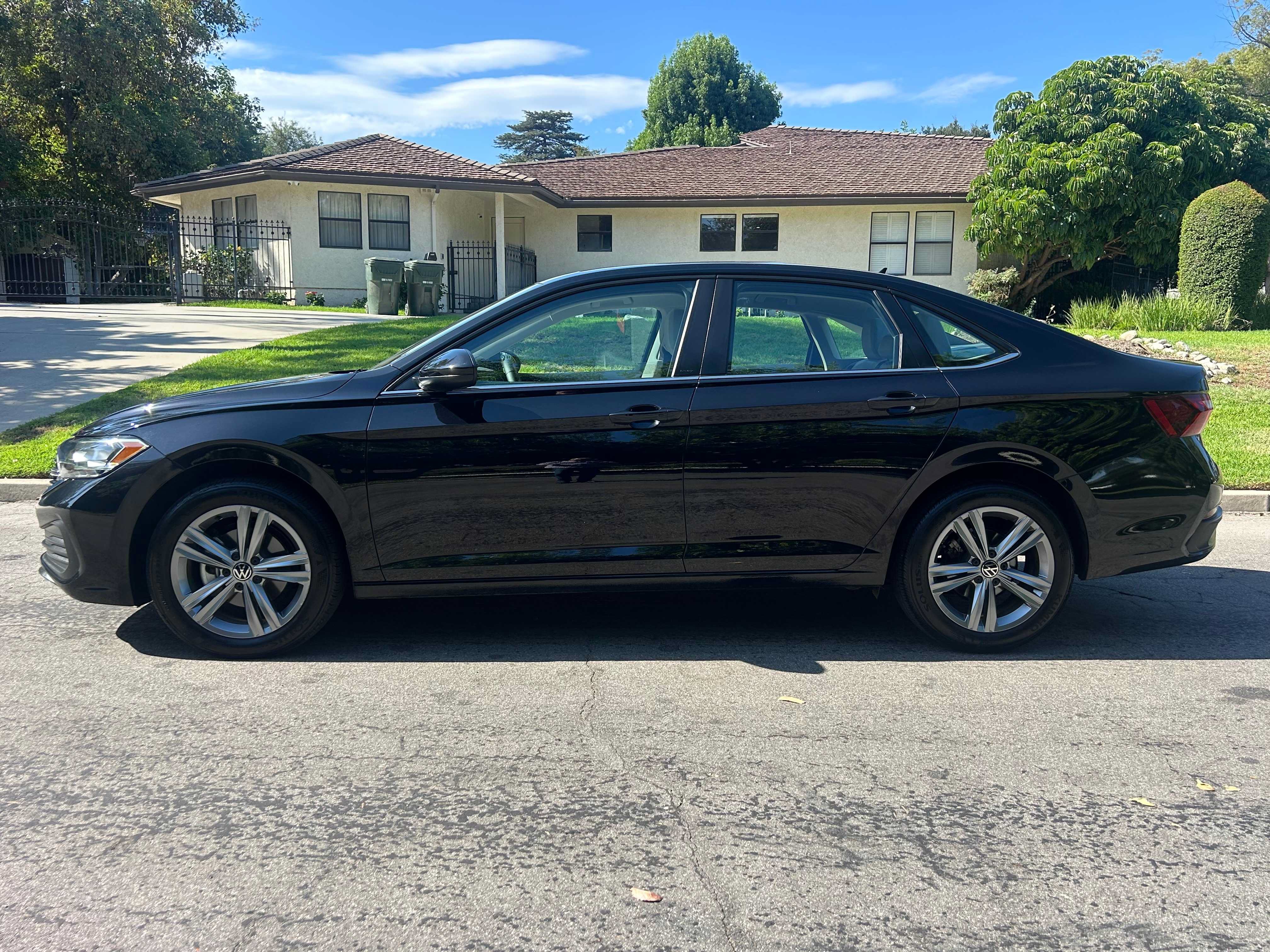 Used 2023 Volkswagen Jetta SE FWD image 5
