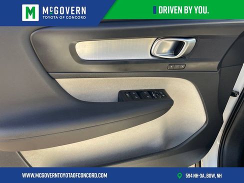 Used 2021 Volvo XC40 T5 Momentum w/ Protection Package Premier AWD/4WD image 13