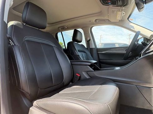 Used 2023 Jeep Grand Cherokee Limited AWD/4WD image 30