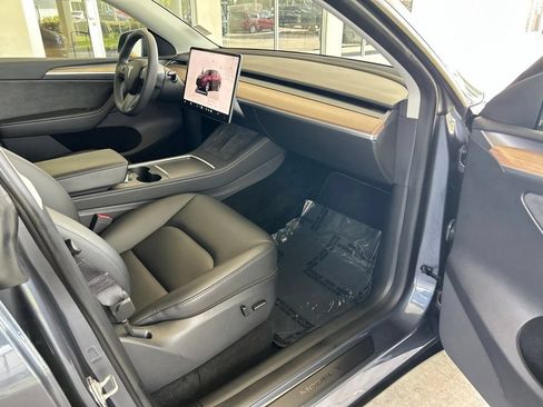 Used 2023 Tesla Model Y Long Range AWD/4WD image 31