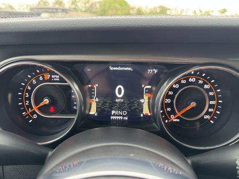 Used 2018 Jeep Wrangler Unlimited Sahara w/ Cold Weather Group AWD/4WD image 9