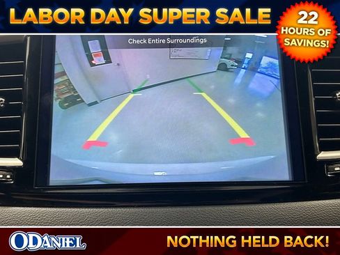Used 2025 Chrysler Pacifica Select FWD image 15