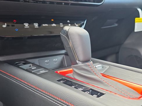 New 2026 Nissan Kicks SR w/ SR Premium Package FWD image 33