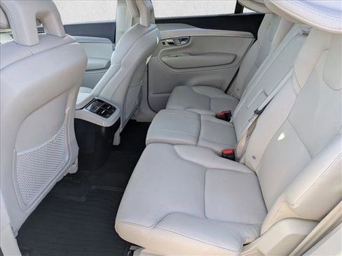 Used 2022 Volvo XC90 T5 Momentum w/ Climate Package image 18