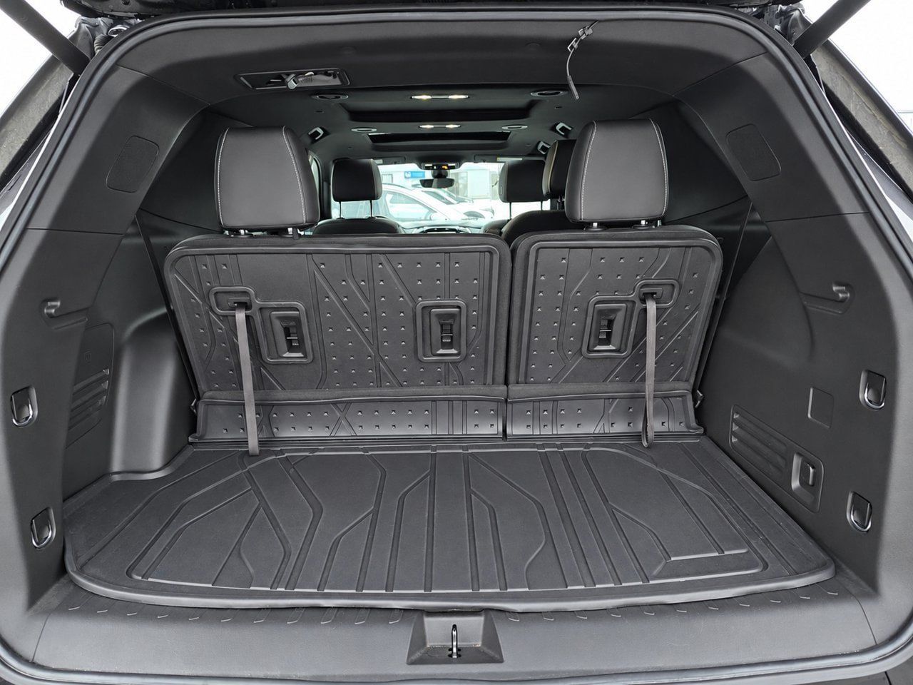 Used 2022 Chevrolet Traverse Premier w/ Redline Edition AWD/4WD image 28