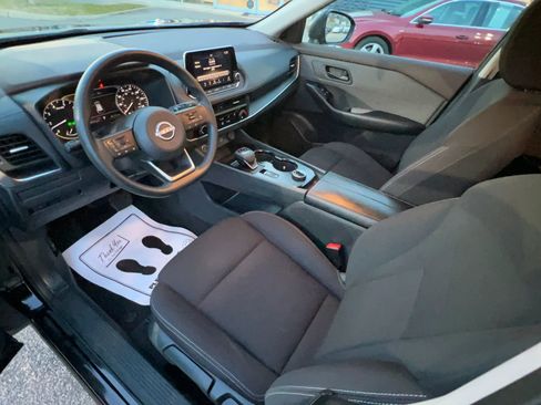 Used 2023 Nissan Rogue S image 17