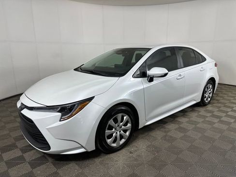 Used 2025 Toyota Corolla LE image 7