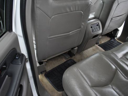 Used 2003 Chevrolet Suburban Z71 image 30