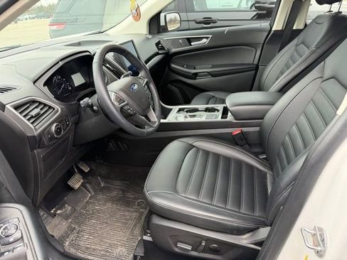 Used 2023 Ford Edge SEL w/ Convenience Package image 4
