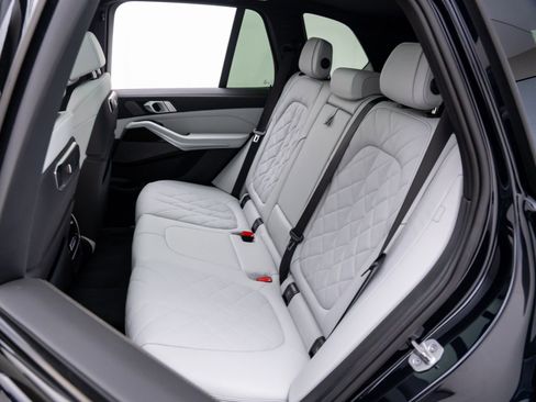 Certified 2025 BMW X5 M60i w/ Climate Comfort Package image 17