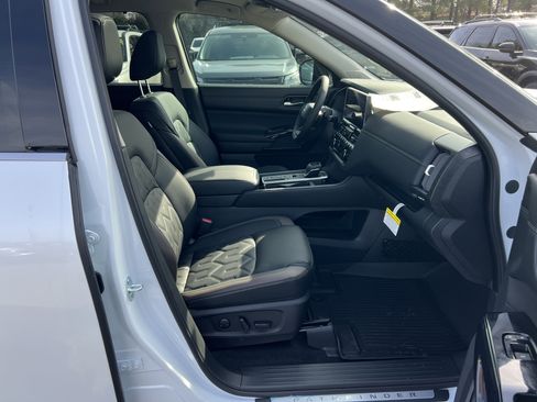 New 2026 Nissan Pathfinder Platinum FWD image 26