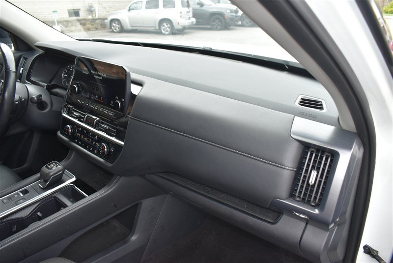 Used 2024 Nissan Pathfinder SL AWD/4WD image 29