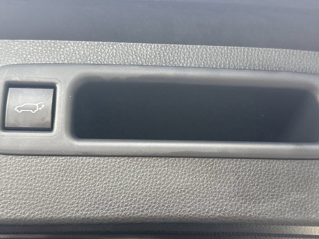 Used 2021 Toyota Highlander Limited FWD image 33