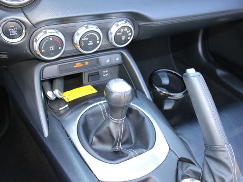 Used 2017 FIAT 124 Spider Lusso image 26