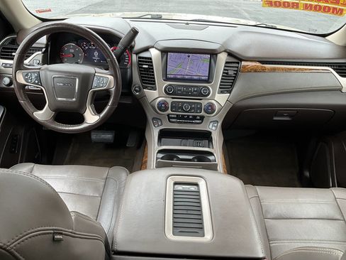 Used 2015 GMC Yukon Denali w/ Premium Package AWD/4WD image 9