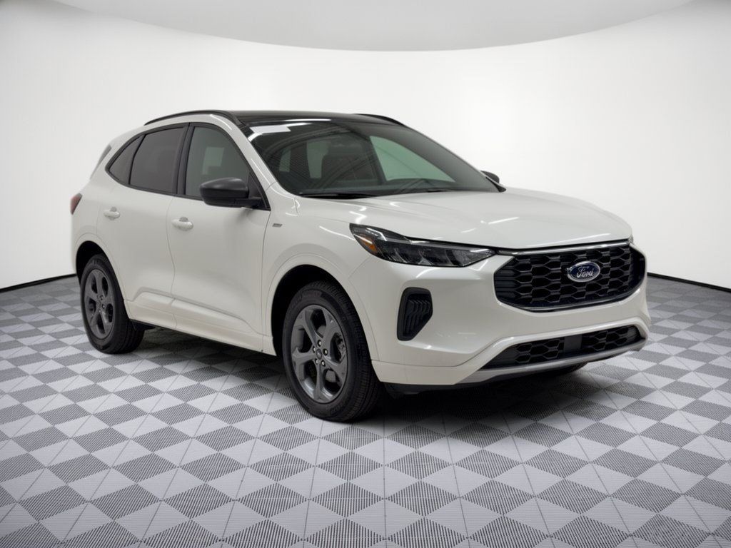 Used 2024 Ford Escape ST-Line w/ Tech Pack #1 AWD/4WD image 7