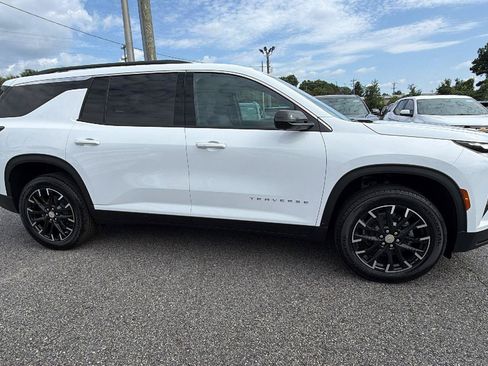 New 2026 Chevrolet Traverse LT w/ Sun and Wheel Package FWD image 8