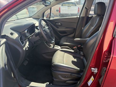 Used 2021 Chevrolet Trax LT AWD/4WD image 17