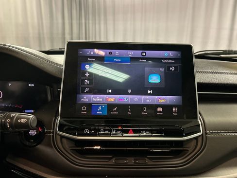 Used 2024 Jeep Compass Limited w/ High Altitude Package image 17