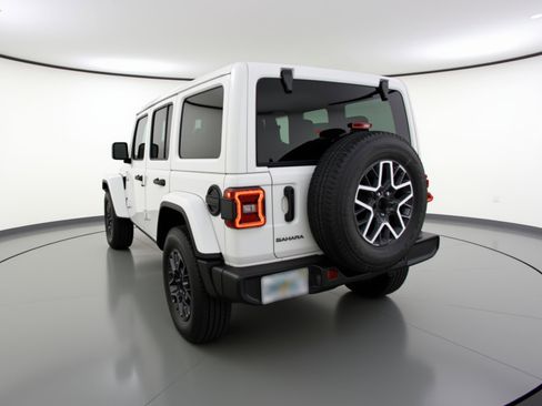 Used 2025 Jeep Wrangler Unlimited Sahara AWD/4WD image 6