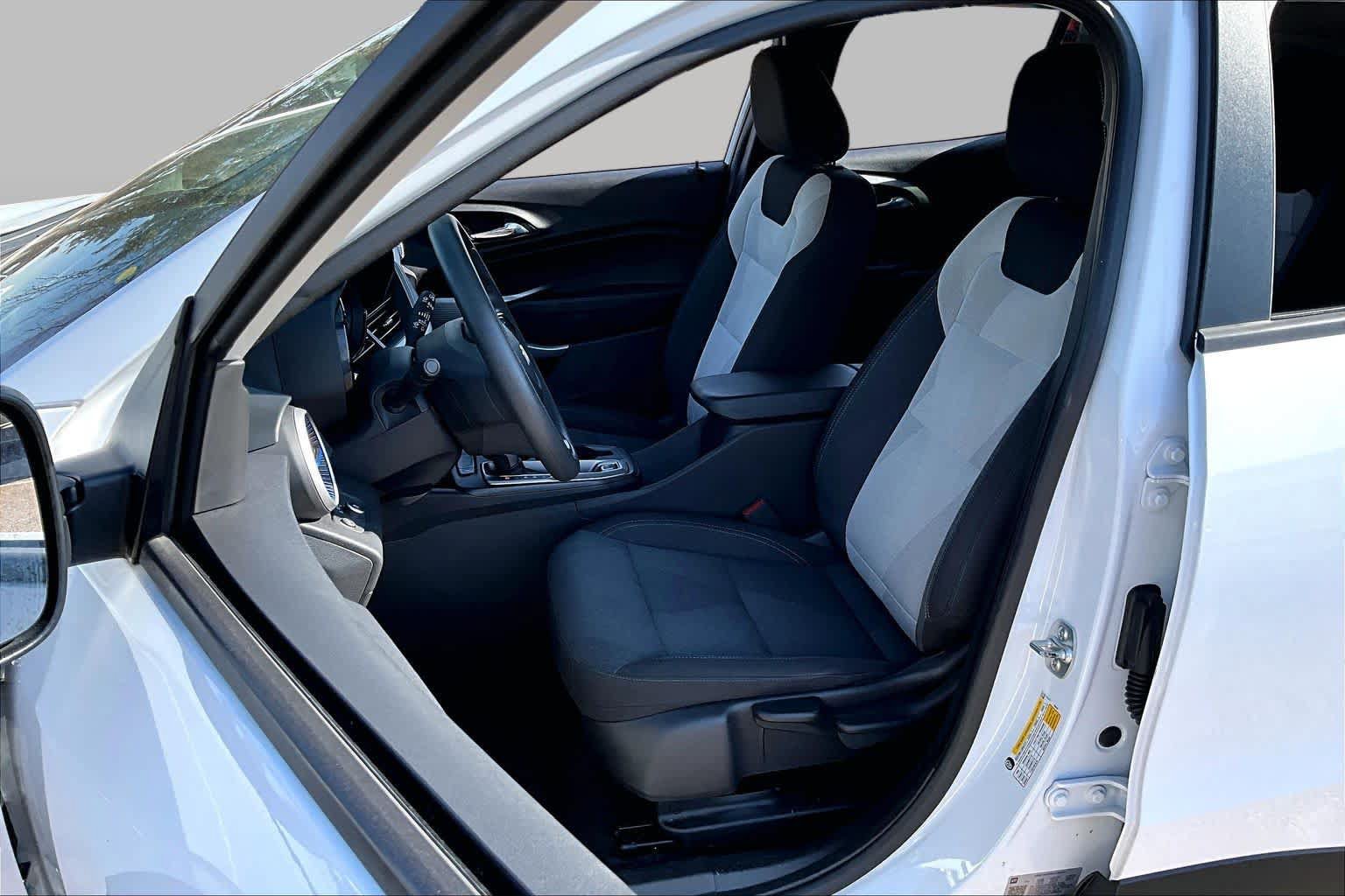 Used 2025 Chevrolet Trax LS FWD image 8
