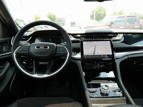 Used 2024 Jeep Grand Cherokee Trailhawk w/ Luxury Tech Group III AWD/4WD image 5