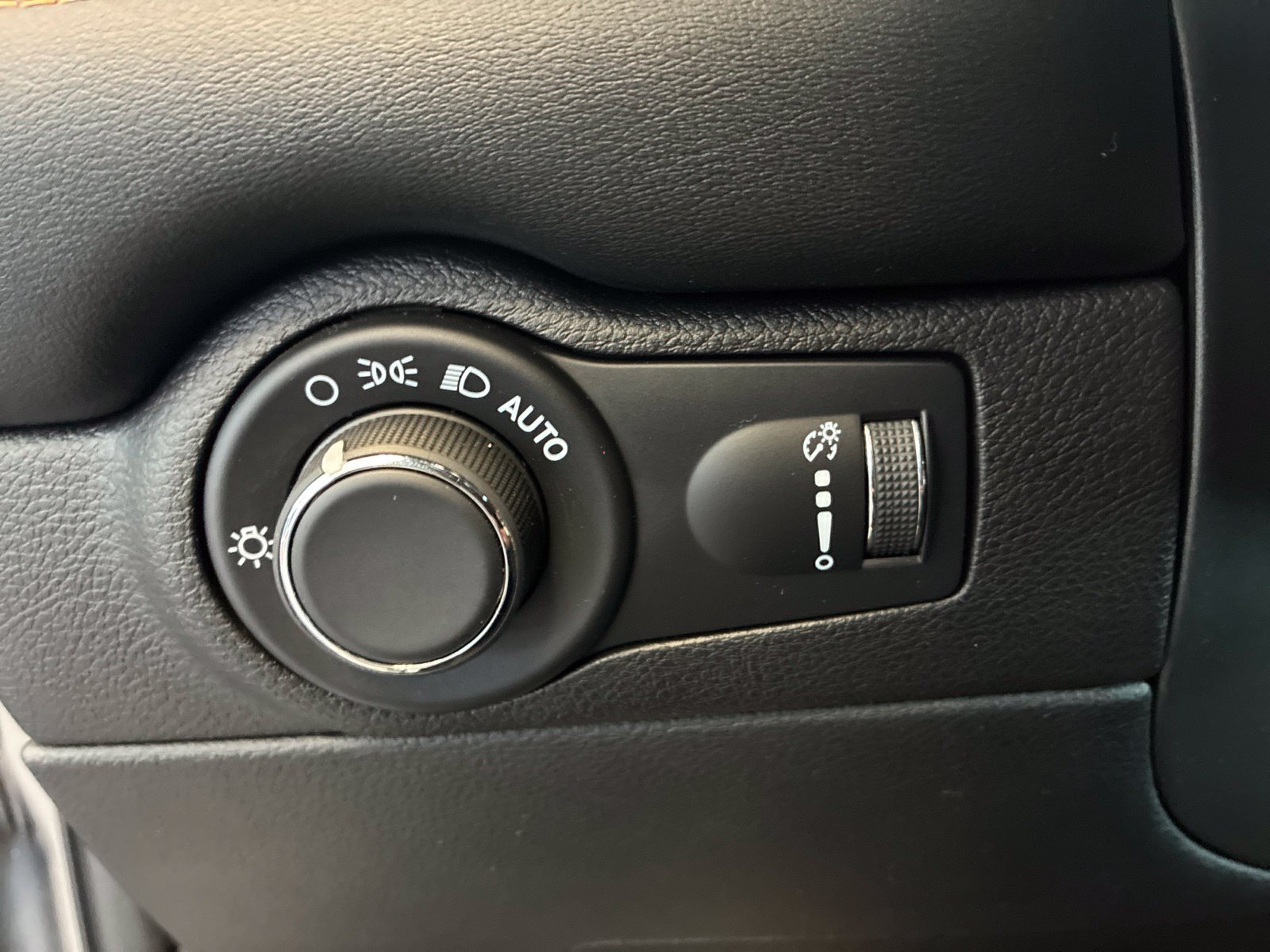 Used 2025 Dodge Durango R/T AWD/4WD image 18