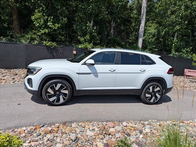 Certified 2025 Volkswagen Atlas Cross Sport SE w/ Panoramic Sunroof Package AWD/4WD image 2
