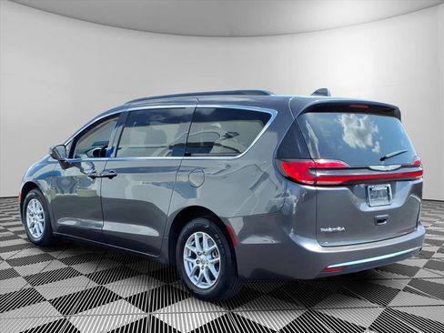 Used 2022 Chrysler Pacifica Touring-L FWD image 7