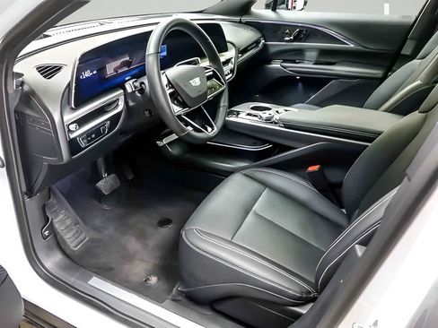 Used 2024 Cadillac Lyriq Luxury AWD/4WD image 10