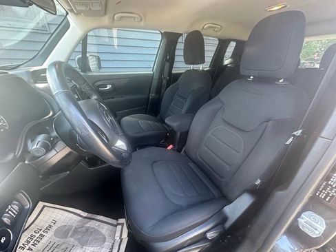 Used 2020 Jeep Renegade Latitude w/ Cold Weather Group AWD/4WD image 9