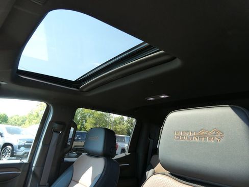 Certified 2024 Chevrolet Silverado 1500 High Country w/ Technology Package AWD/4WD image 32