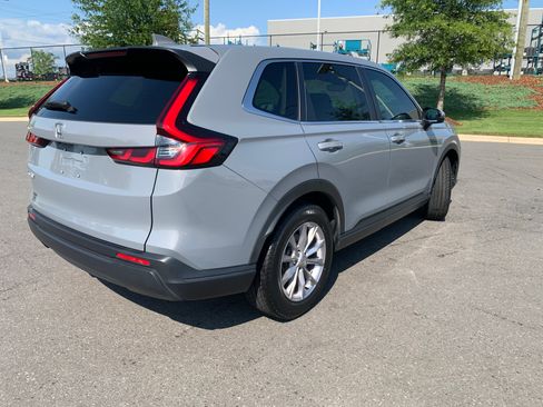 Used 2025 Honda CR-V EX image 10