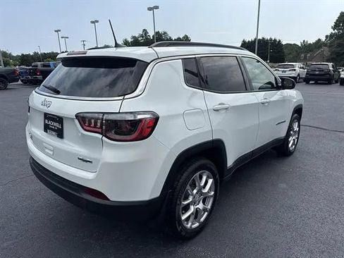 Used 2024 Jeep Compass Latitude AWD/4WD image 6