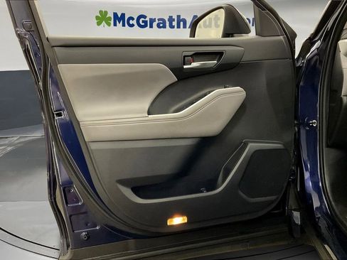 Used 2022 Toyota Highlander XLE image 26