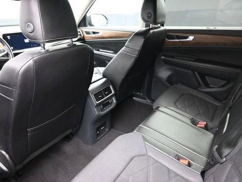 Used 2024 Volkswagen Atlas SE AWD/4WD image 17