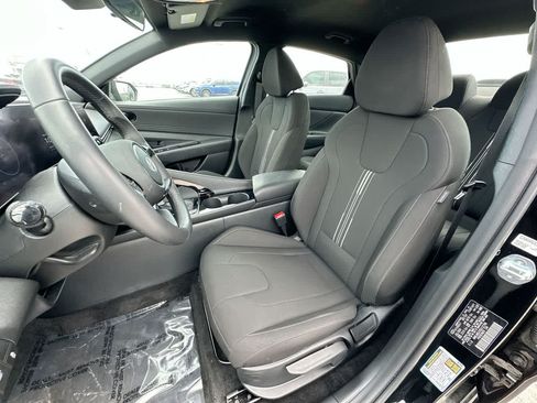 Used 2025 Hyundai Elantra SEL FWD image 13