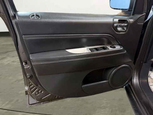 Used 2014 Jeep Compass Latitude image 12