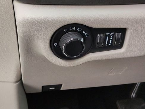 Used 2023 Chrysler Voyager LX FWD image 30