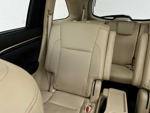 Used 2014 Toyota Highlander Limited Platinum AWD/4WD image 12