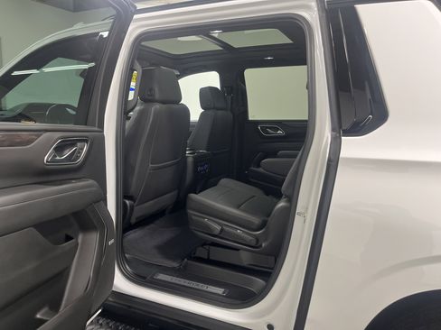 Used 2024 Chevrolet Suburban Z71 w/ Luxury Package image 13