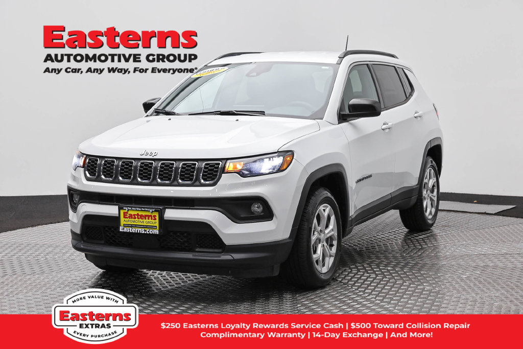 Used 2024 Jeep Compass Latitude AWD/4WD image 1