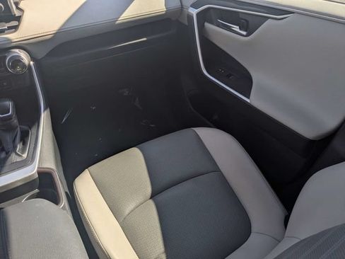 Used 2019 Toyota RAV4 Limited w/ Cold Weather Package FWD image 17