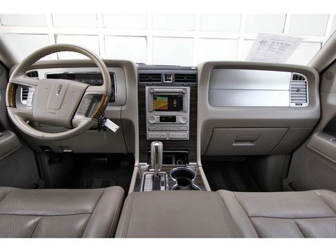 Used 2010 Lincoln Navigator L 2WD image 9