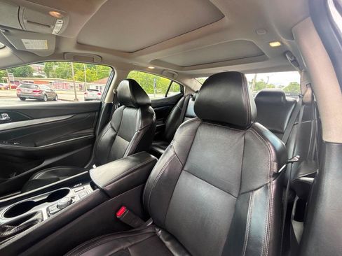Used 2017 Nissan Maxima 3.5 SL FWD image 22
