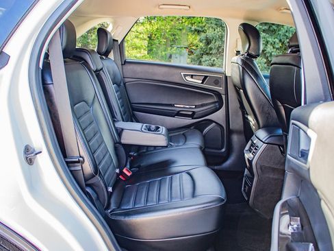 Used 2018 Ford Edge SEL w/ Equipment Group 201A AWD/4WD image 18