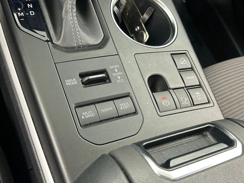 Used 2023 Toyota Highlander LE image 27