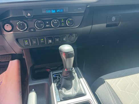 Used 2021 Toyota Tacoma TRD Off-Road w/ Technology Package AWD/4WD image 11