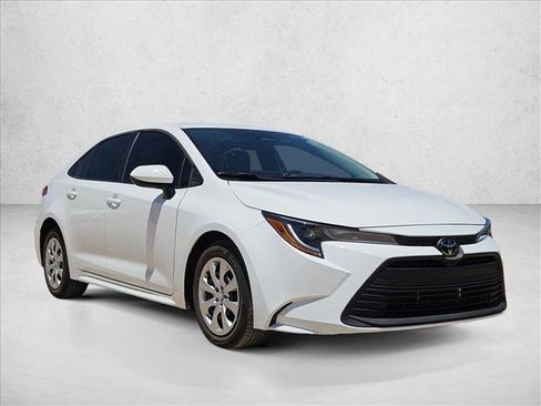 Used 2025 Toyota Corolla LE FWD image 3